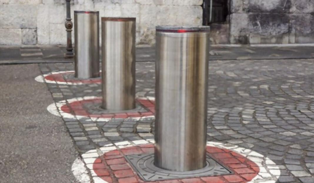 Retractable Bollards