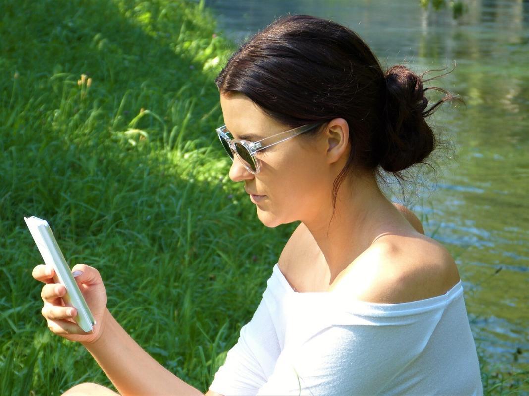 woman with mobile