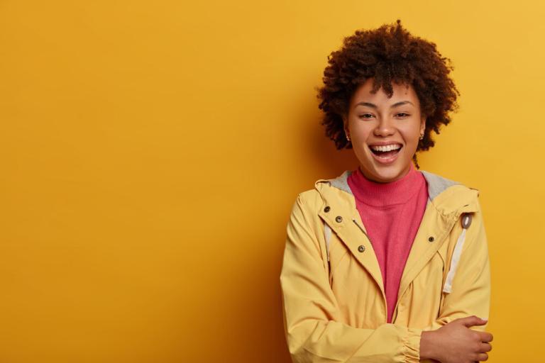 a lady with yellow shirt and yellow background