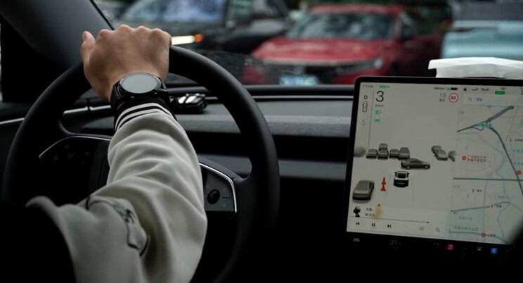 driving online a person hand holding a steering of a car with GPS inside